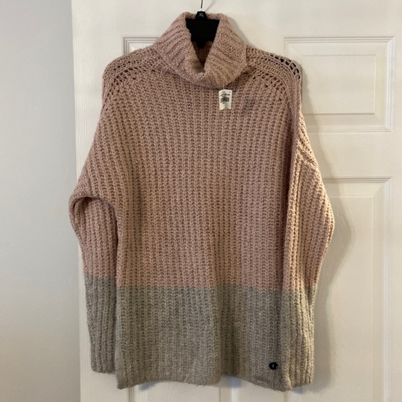 Abercrombie& Fitch Sweater size S brand new with tag turtle neck length 26” - Picture 1 of 12